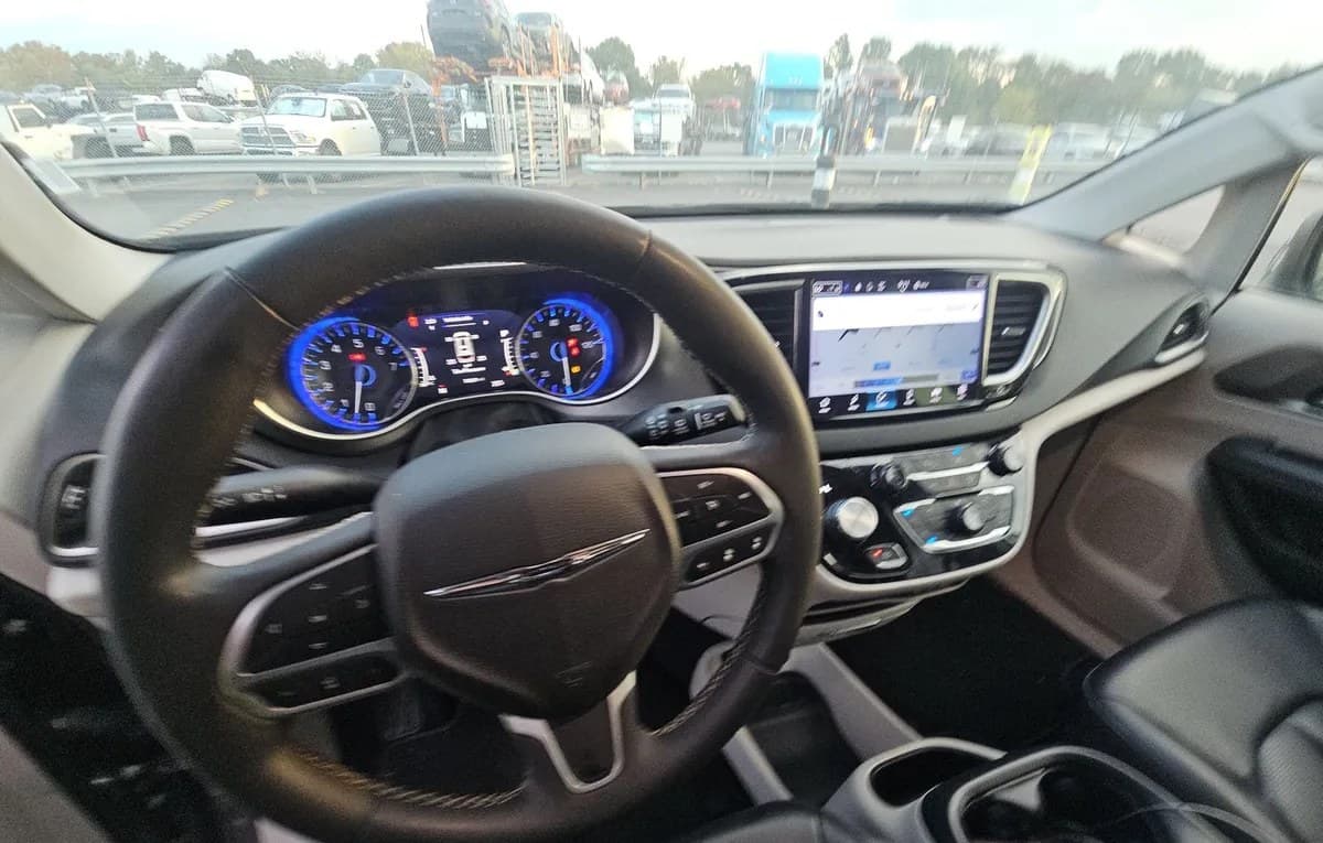 2023 CHRYSLER PACIFICA TOURING L 121.6" WB 7