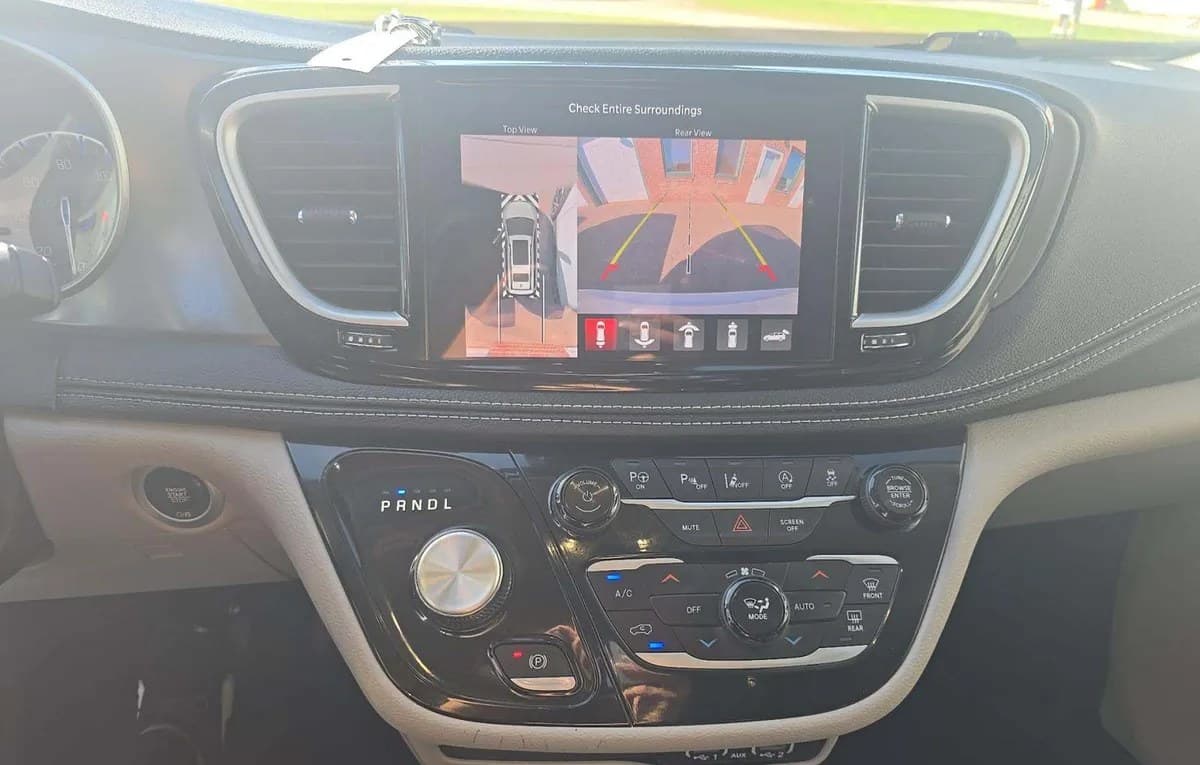 2024 CHRYSLER PACIFICA TOURING L 121.6" WB 7