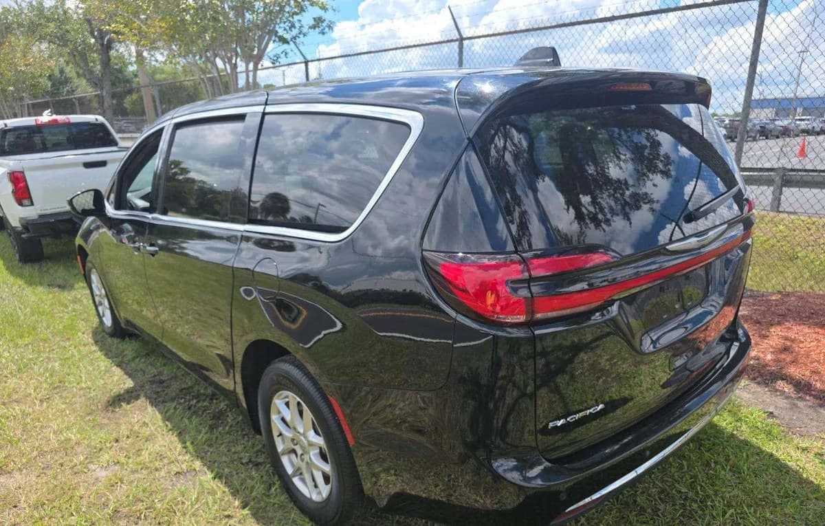 2025 CHRYSLER PACIFICA SELECT 121.6" WB 4