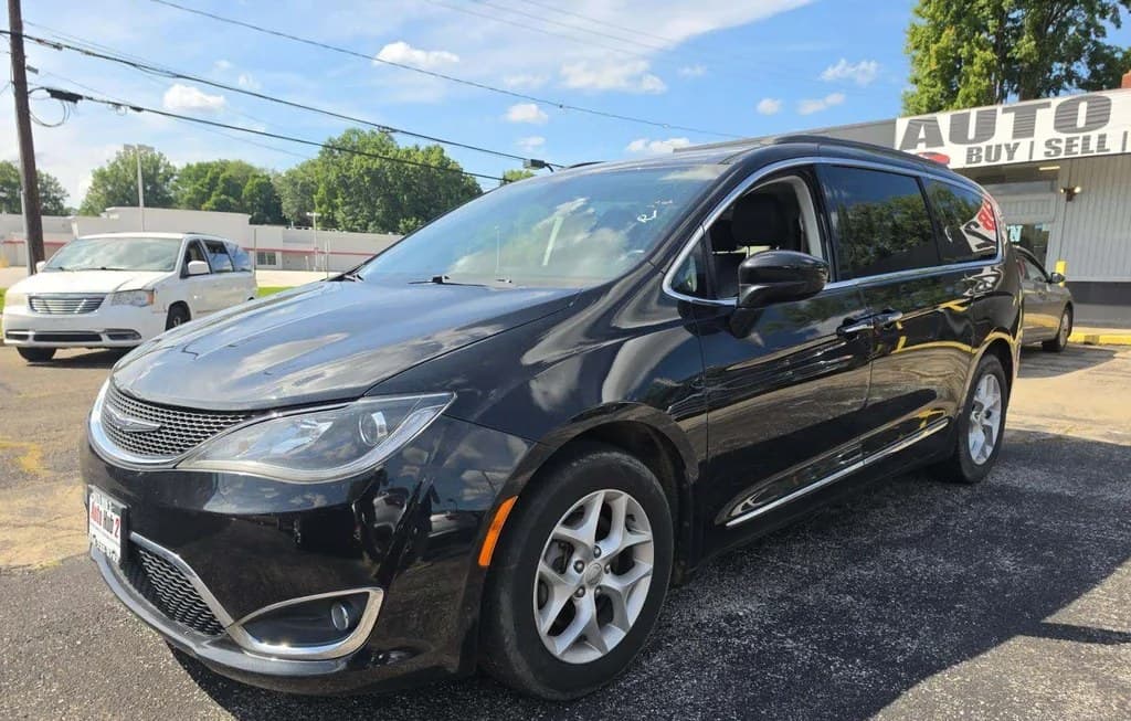 2017 CHRYSLER PACIFICA TOURING L 121.6" WB 1