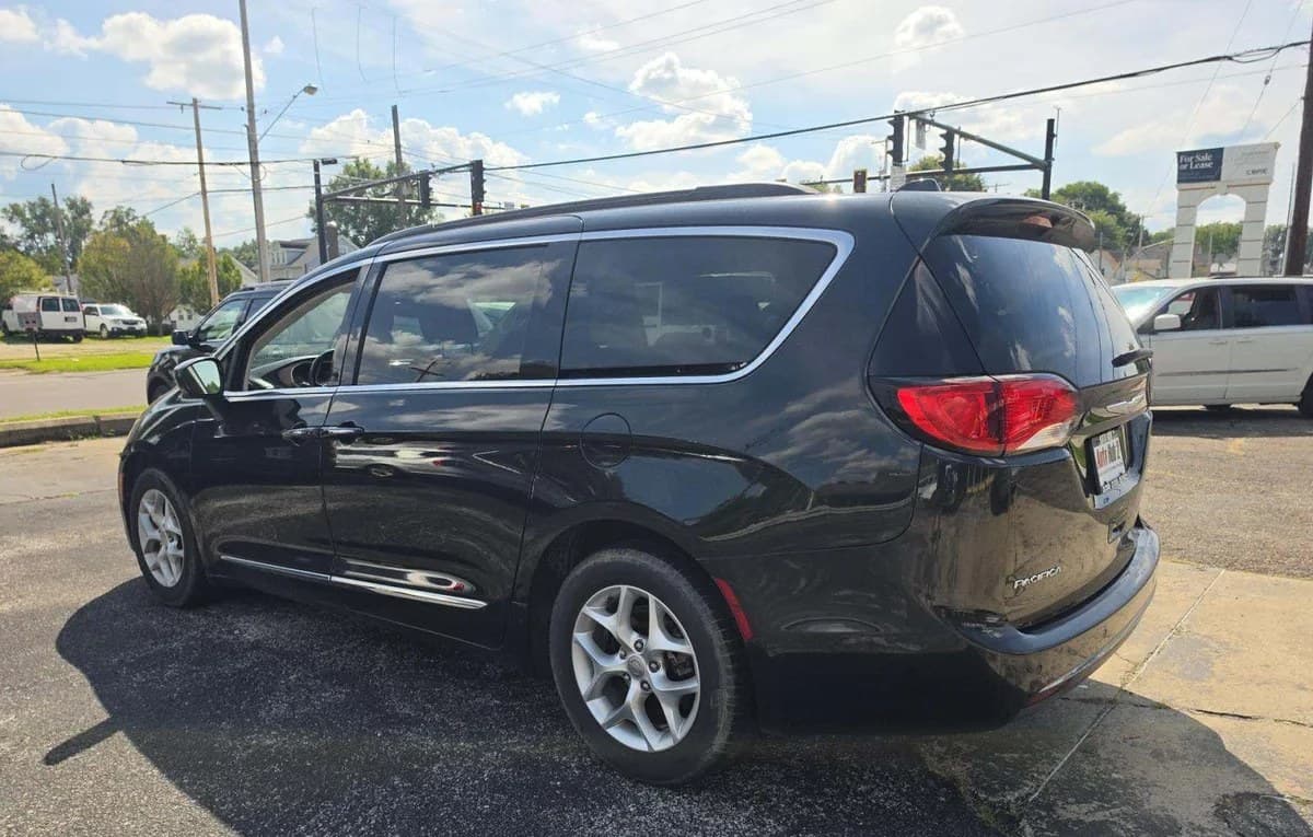 2017 CHRYSLER PACIFICA TOURING L 121.6" WB 3