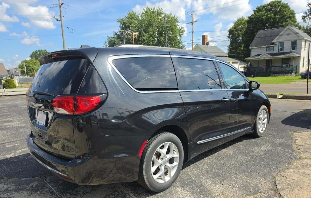 2017 CHRYSLER PACIFICA TOURING L 121.6" WB 4