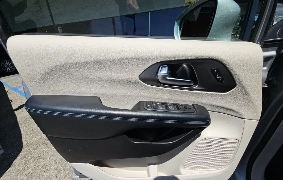 2021 CHRYSLER PACIFICA TOURING L 121.6" WB 6