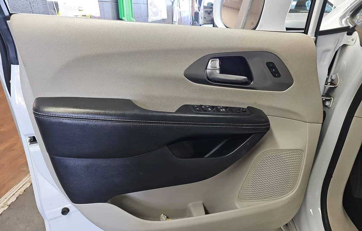 2021 CHRYSLER PACIFICA TOURING L 121.6" WB 6