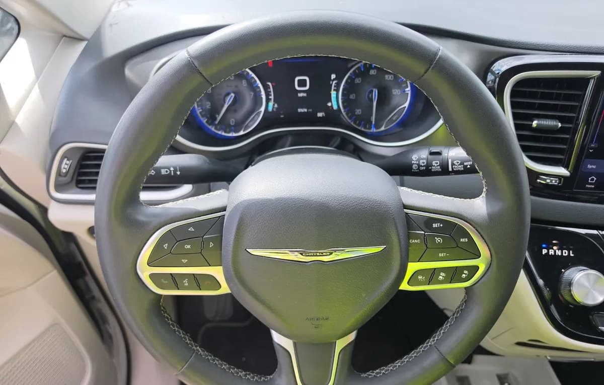 2023 CHRYSLER PACIFICA TOURING L 121.6" WB 7