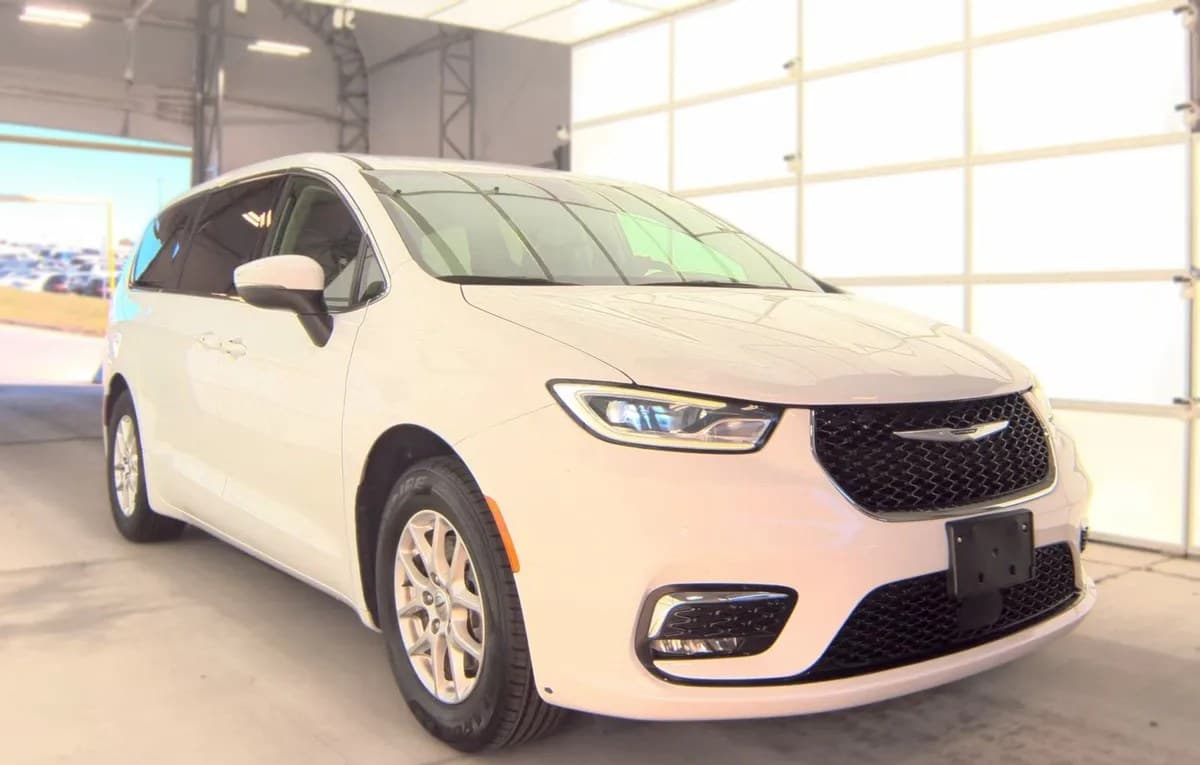 2023 CHRYSLER PACIFICA TOURING L 121.6" WB 4