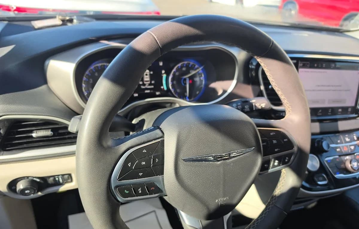 2023 CHRYSLER PACIFICA TOURING L 121.6" WB 7