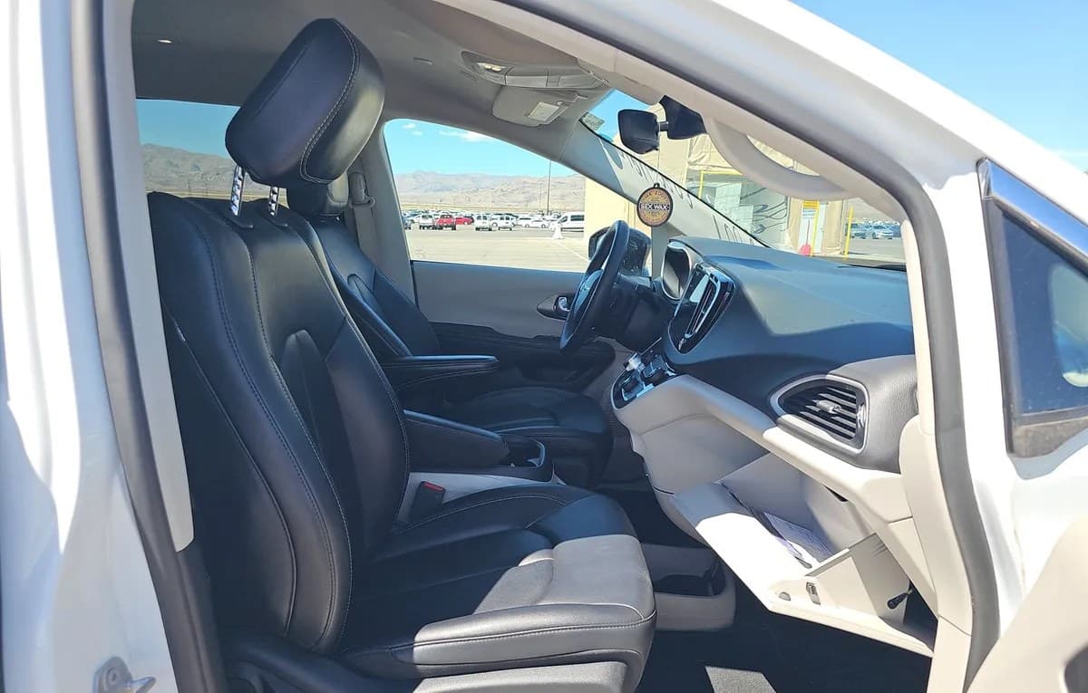 2024 CHRYSLER PACIFICA TOURING L 121.6" WB 5