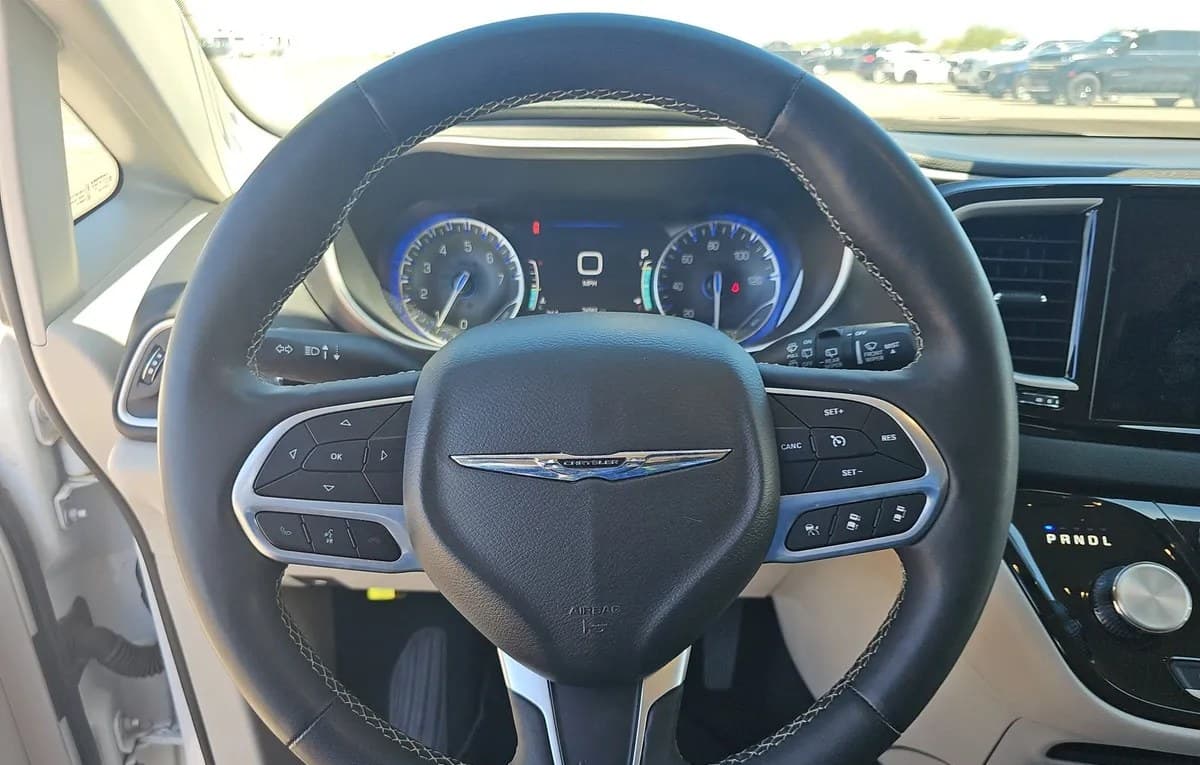2024 CHRYSLER PACIFICA TOURING L 121.6" WB 7
