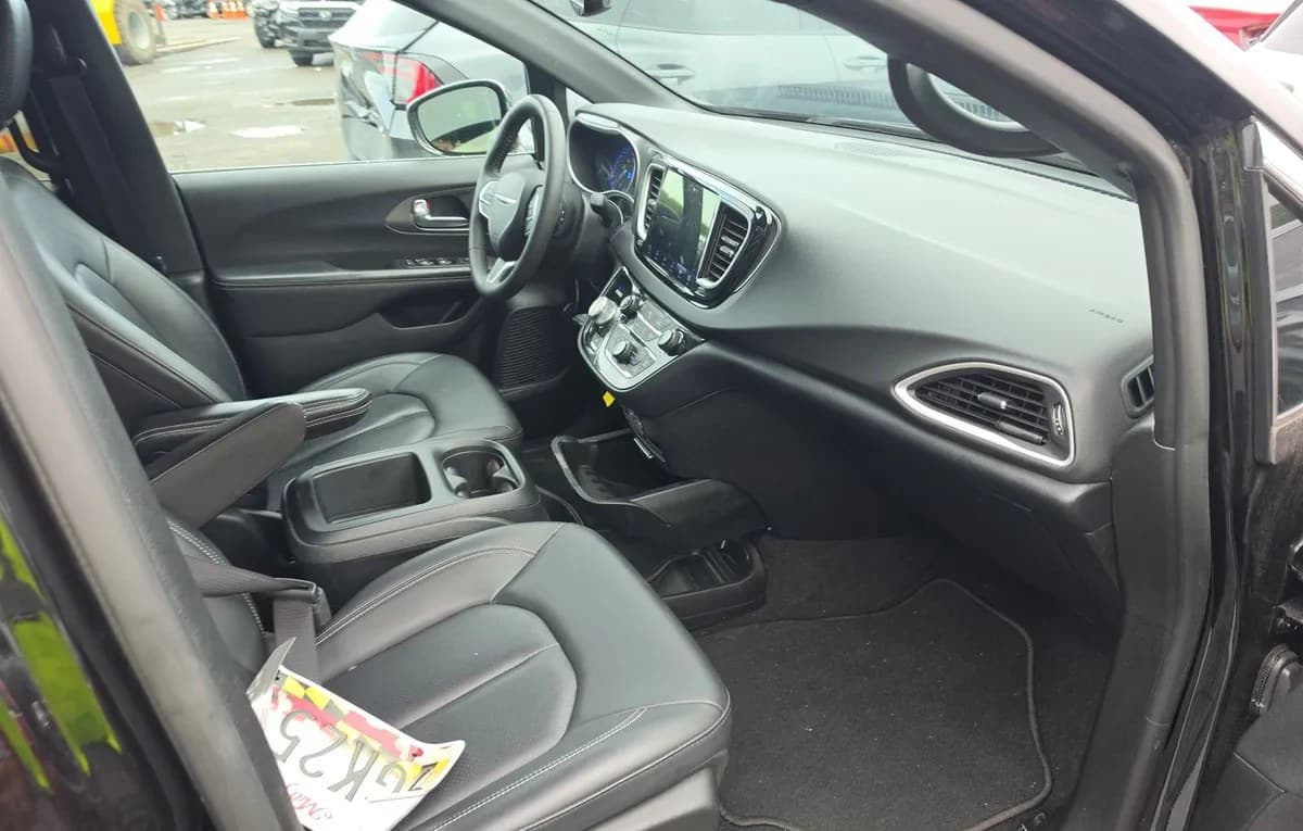 2025 CHRYSLER PACIFICA SELECT 121.6" WB 5