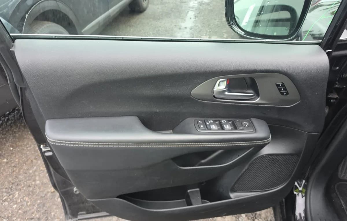 2025 CHRYSLER PACIFICA SELECT 121.6" WB 6