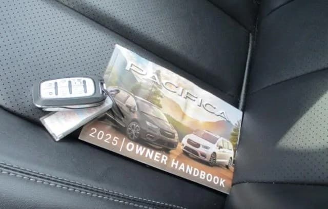 2025 CHRYSLER PACIFICA SELECT 121.6" WB 7
