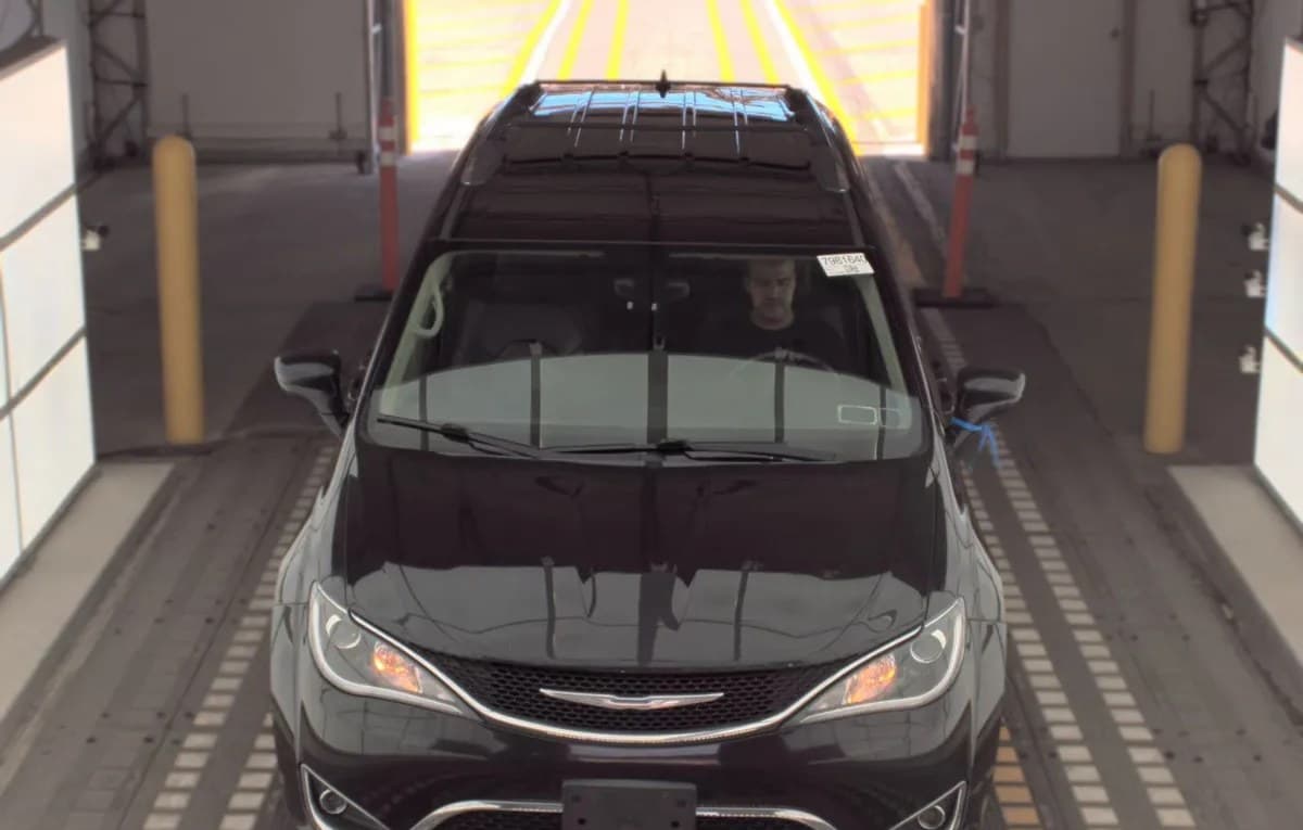 2018 CHRYSLER PACIFICA TOURING L 121.6" WB 3
