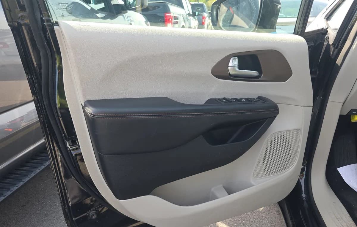 2018 CHRYSLER PACIFICA TOURING L 121.6" WB 6