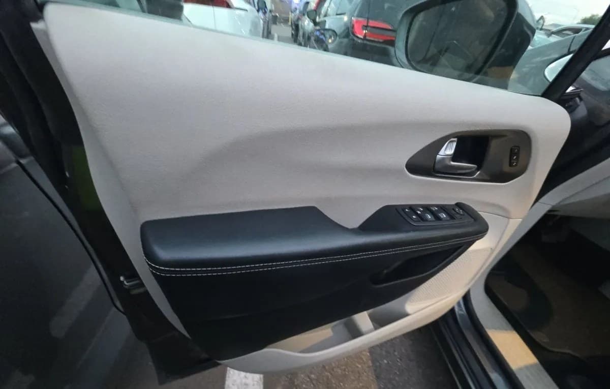 2021 CHRYSLER PACIFICA TOURING L 121.6" WB 6