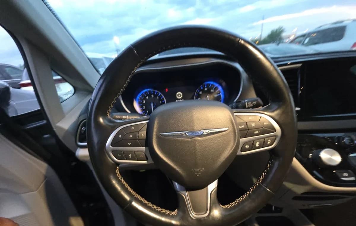 2021 CHRYSLER PACIFICA TOURING L 121.6" WB 7
