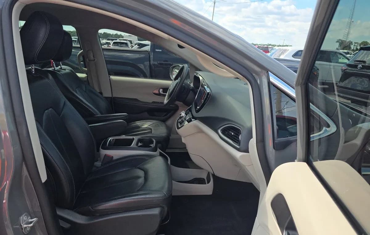 2022 CHRYSLER PACIFICA TOURING L 121.6" WB 5