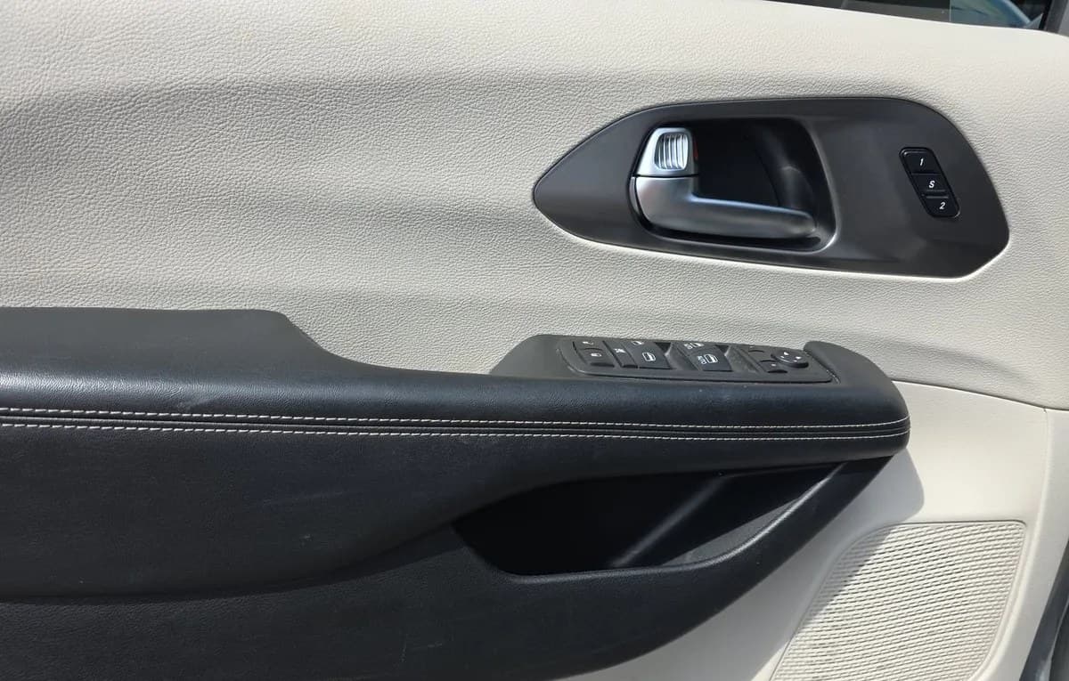 2022 CHRYSLER PACIFICA TOURING L 121.6" WB 6