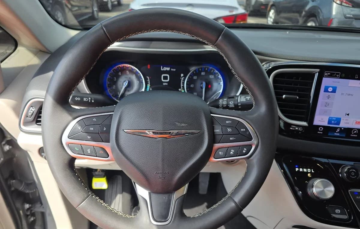 2022 CHRYSLER PACIFICA TOURING L 121.6" WB 7
