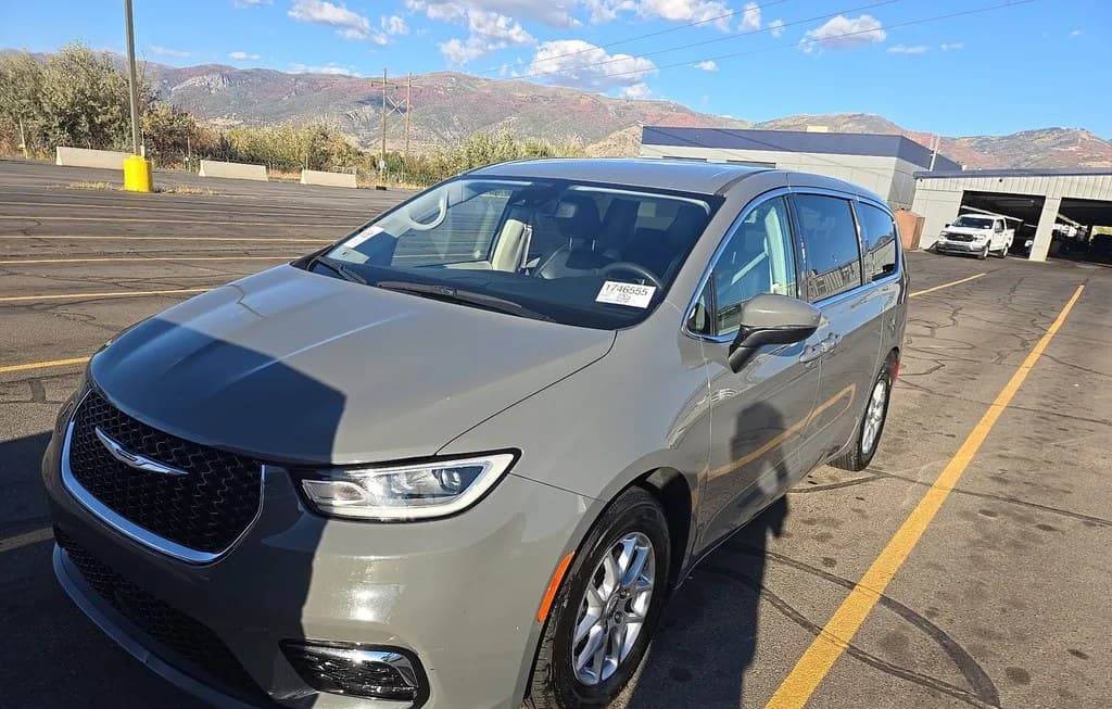 2023 CHRYSLER PACIFICA TOURING L 121.6" WB