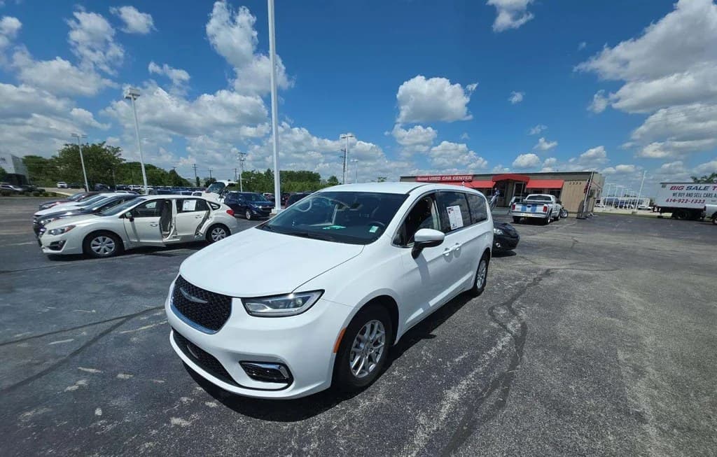 2023 CHRYSLER PACIFICA TOURING L 121.6" WB