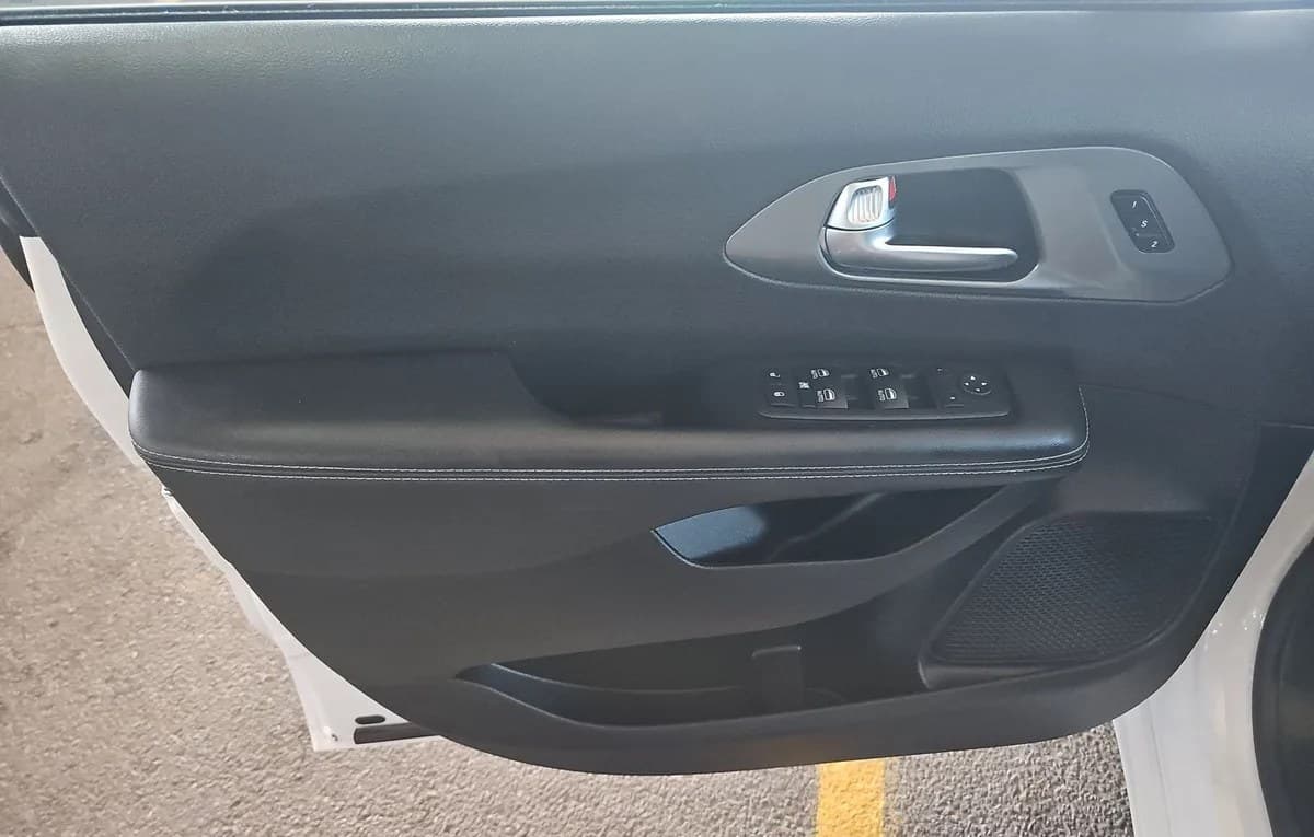 2025 CHRYSLER PACIFICA SELECT 121.6" WB 6