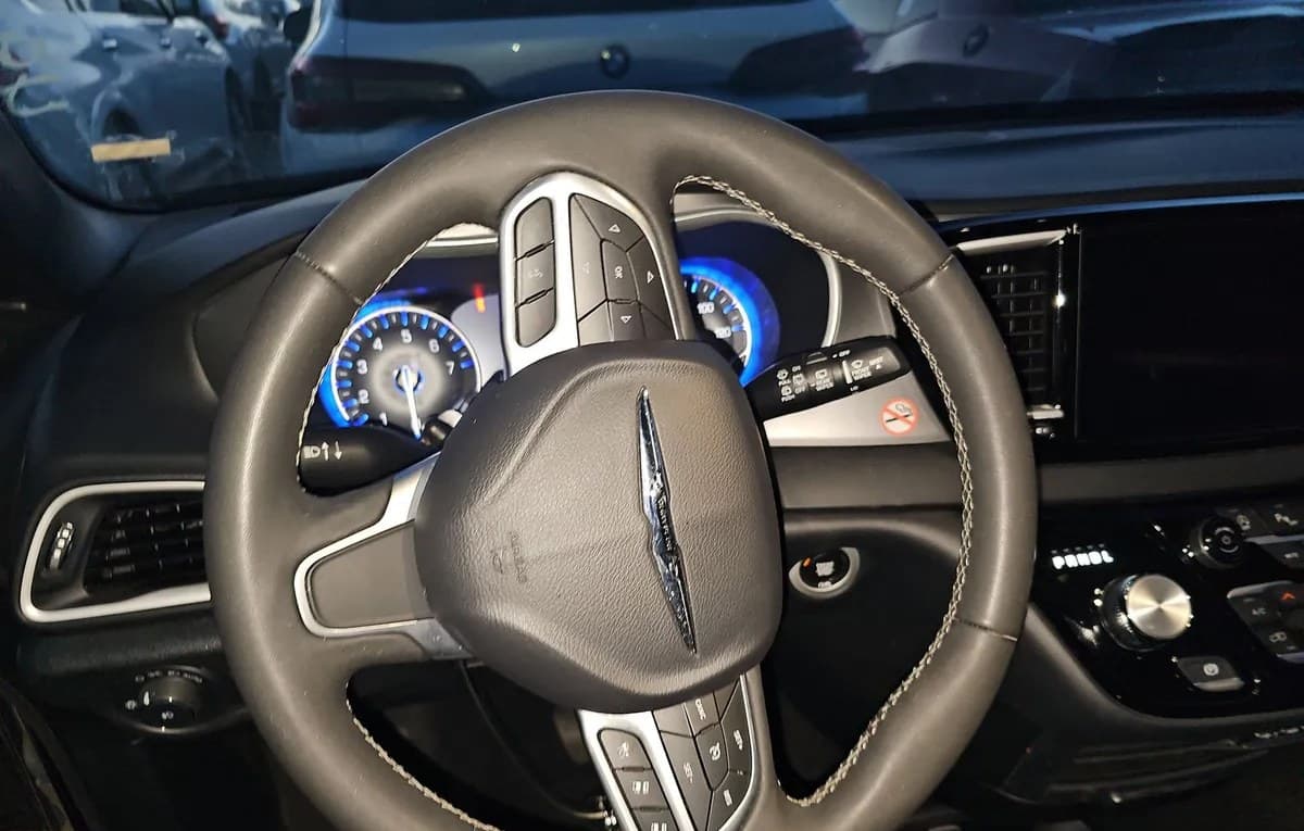 2025 CHRYSLER PACIFICA SELECT 121.6" WB 7