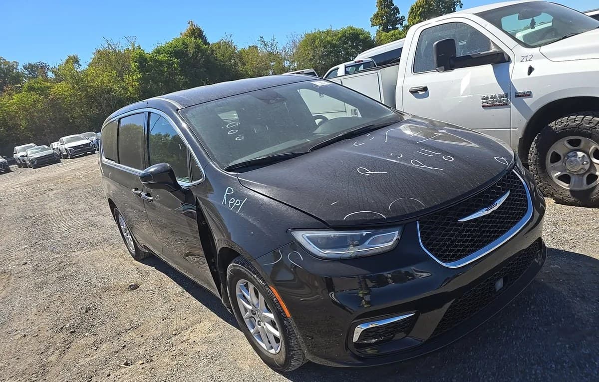 2025 CHRYSLER PACIFICA SELECT 121.6" WB 4