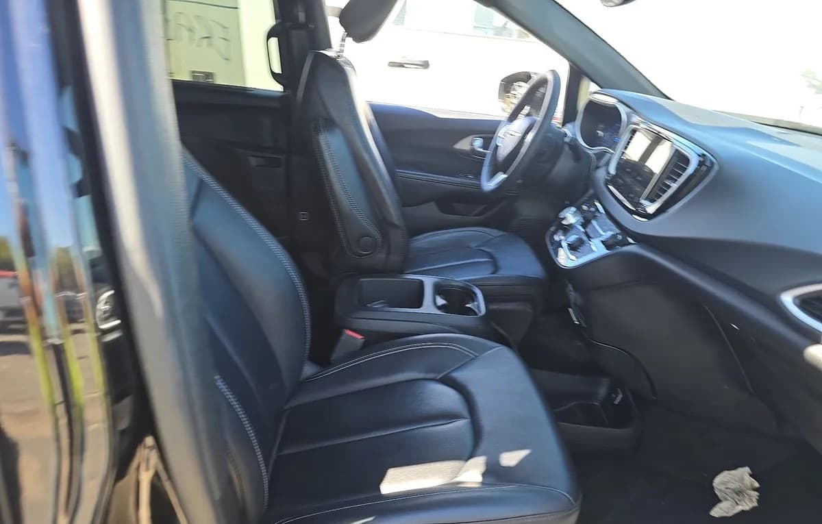 2025 CHRYSLER PACIFICA SELECT 121.6" WB 5