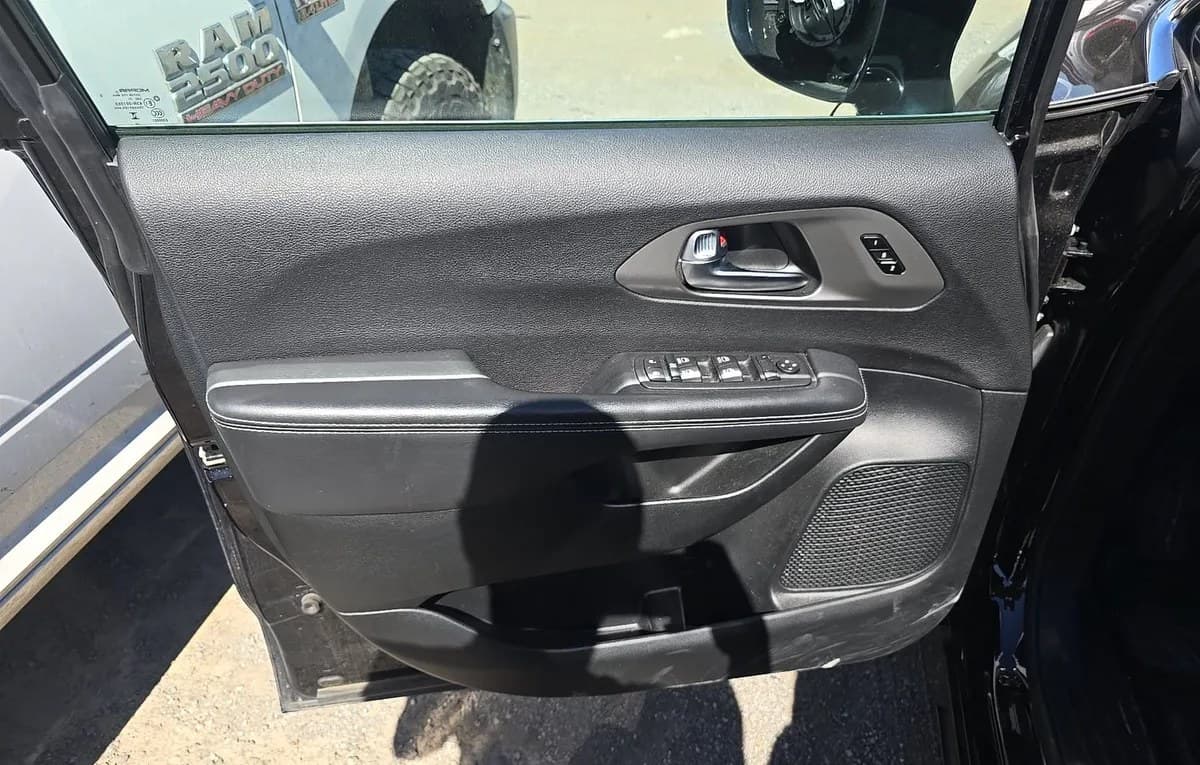 2025 CHRYSLER PACIFICA SELECT 121.6" WB 6