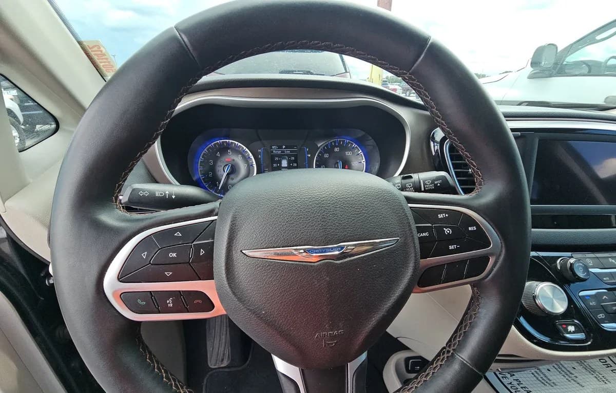 2018 CHRYSLER PACIFICA TOURING L 121.6" WB 7
