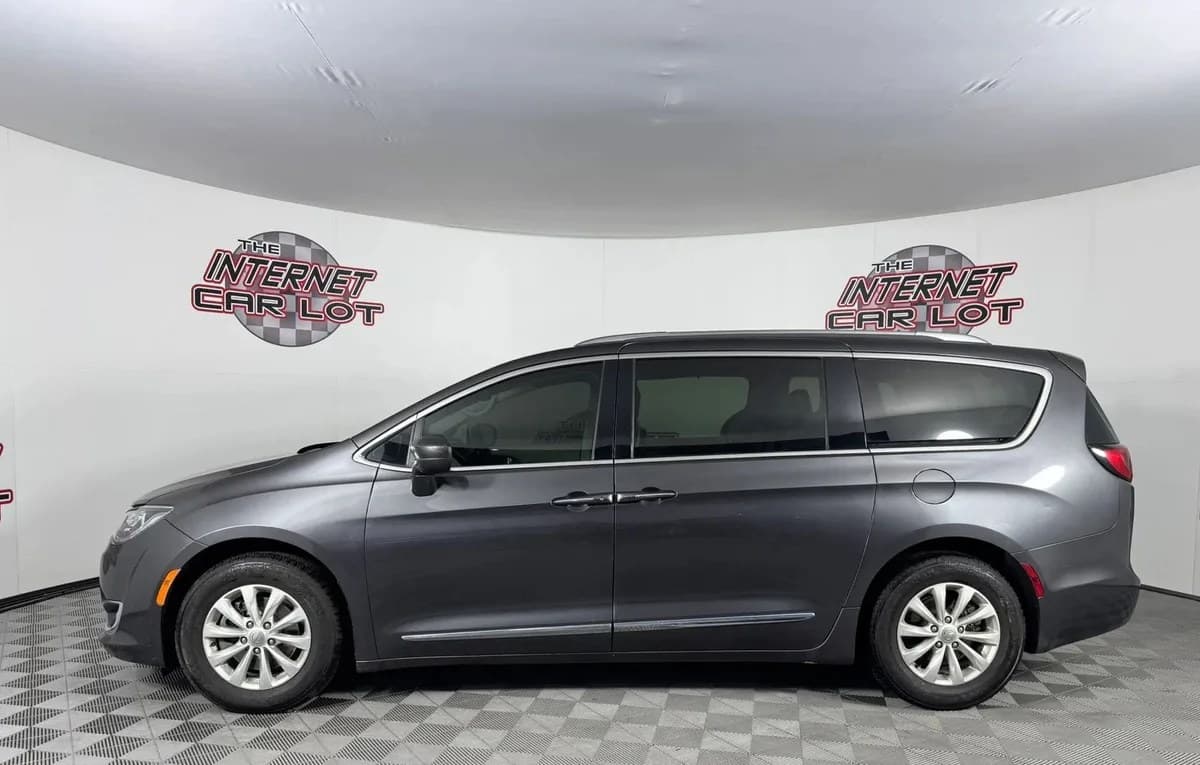 2019 CHRYSLER PACIFICA TOURING L 121.6" WB 4