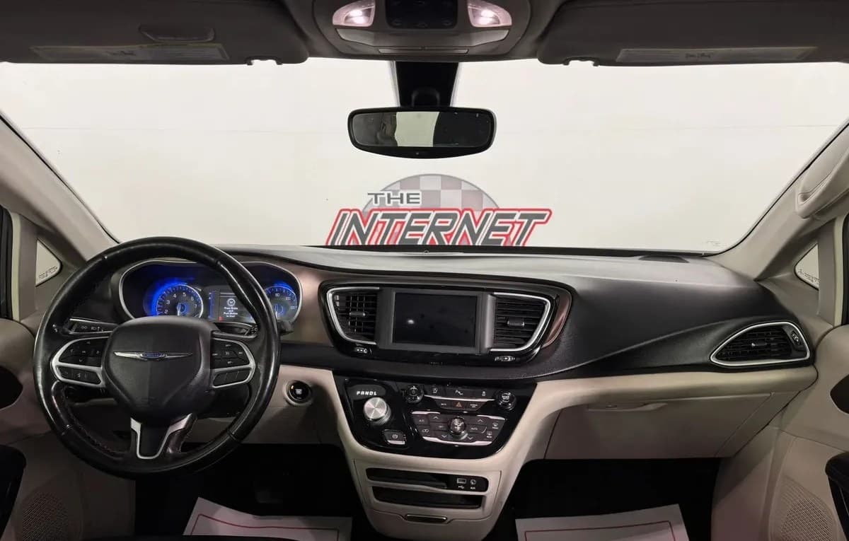 2019 CHRYSLER PACIFICA TOURING L 121.6" WB 7