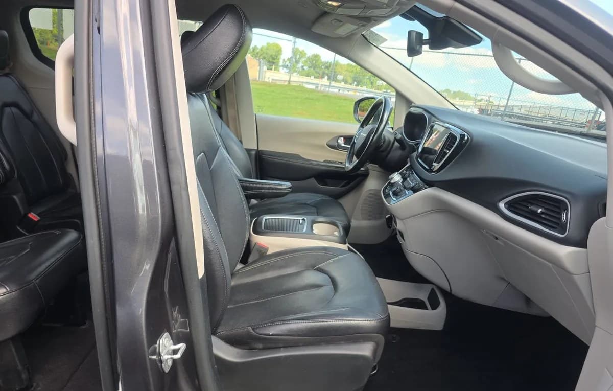 2022 CHRYSLER PACIFICA TOURING L 121.6" WB 5