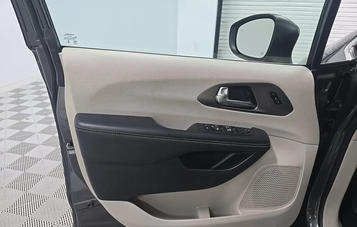 2023 CHRYSLER PACIFICA TOURING L 121.6" WB 6