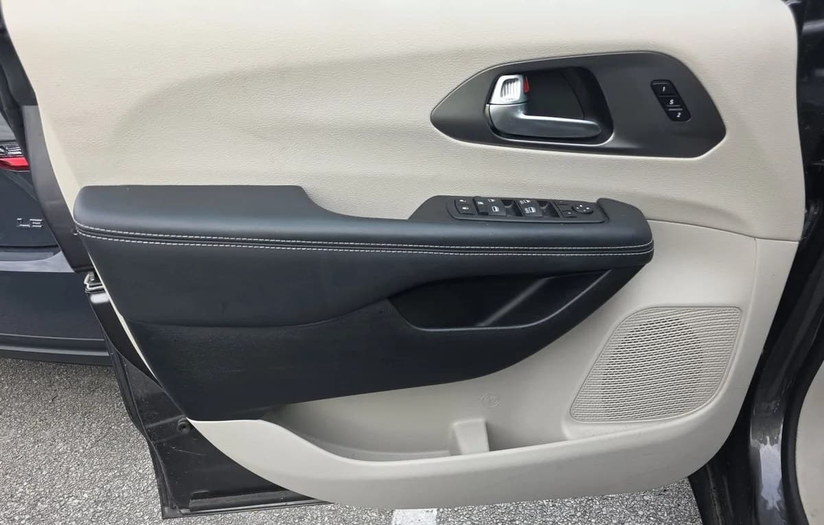 2023 CHRYSLER PACIFICA TOURING L 121.6" WB 6