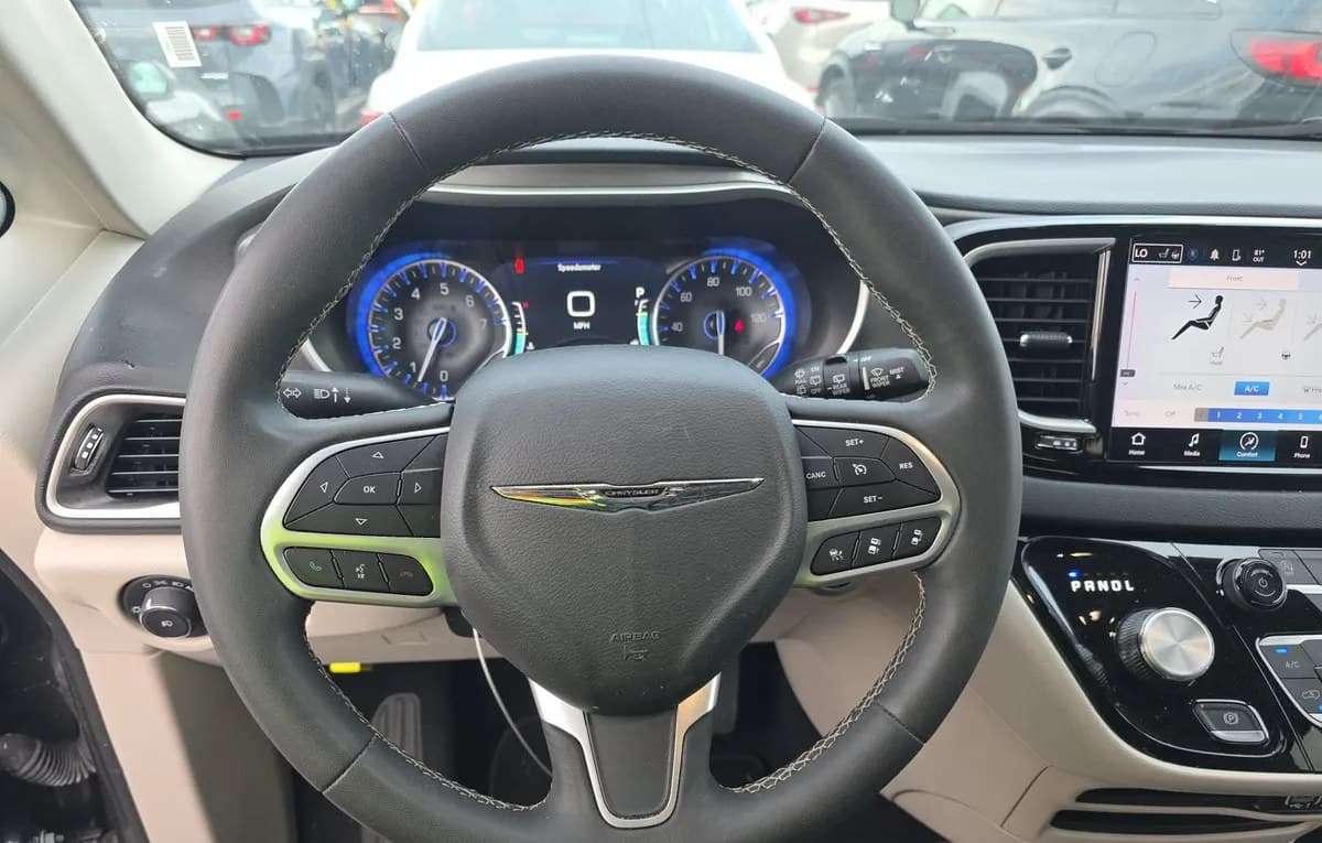 2023 CHRYSLER PACIFICA TOURING L 121.6" WB 7