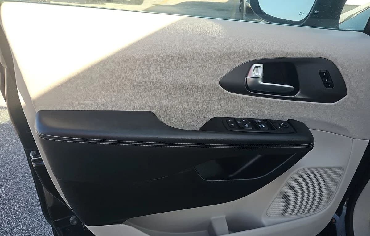 2023 CHRYSLER PACIFICA TOURING L 121.6" WB 6