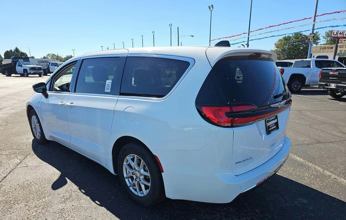 2024 CHRYSLER PACIFICA TOURING L 121.6" WB 3