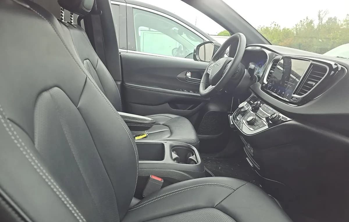 2025 CHRYSLER PACIFICA SELECT 121.6" WB 5