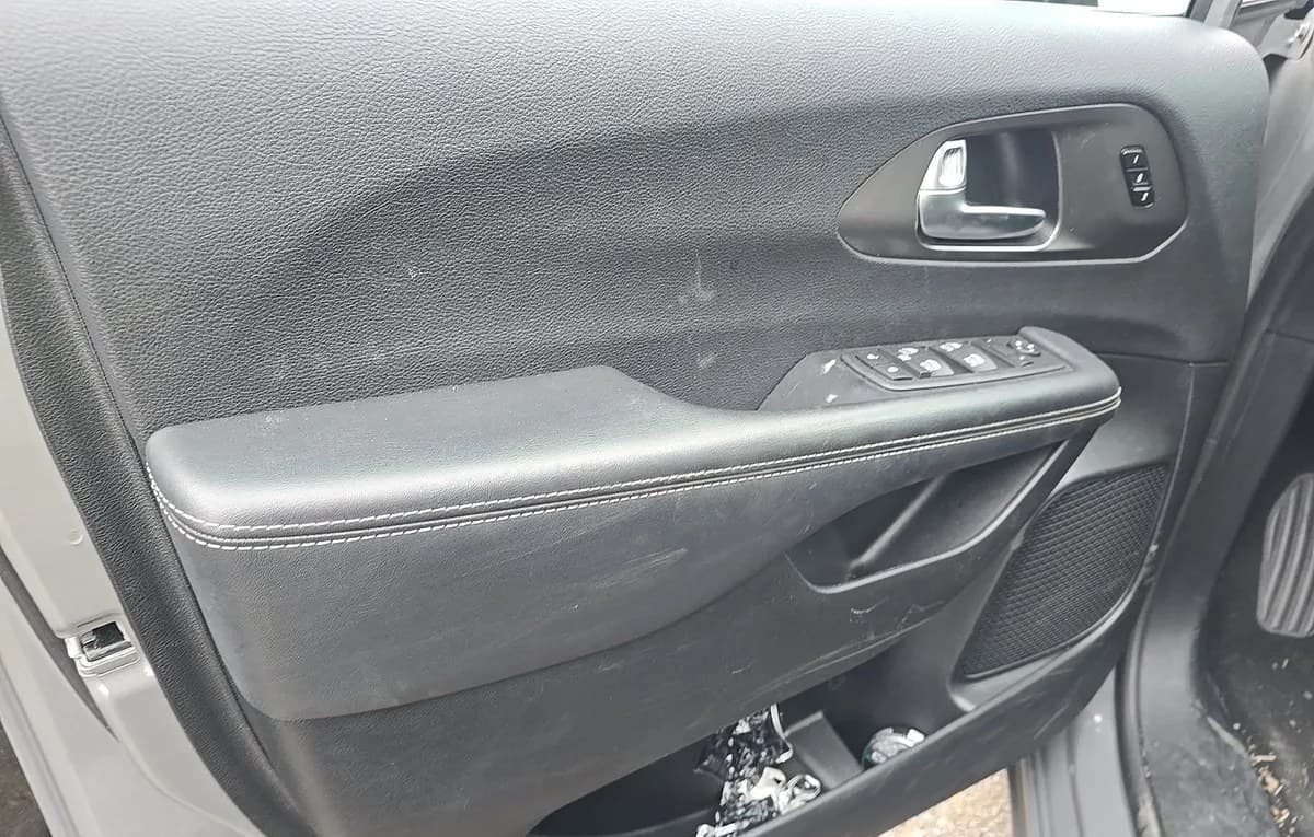 2025 CHRYSLER PACIFICA SELECT 121.6" WB 6