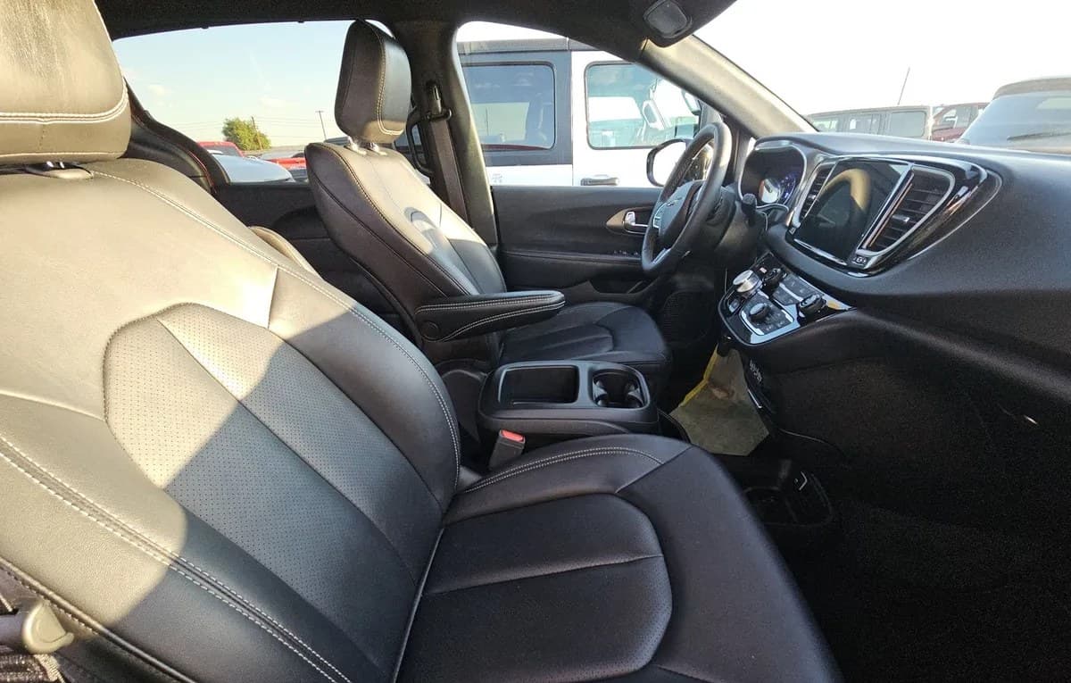 2025 CHRYSLER PACIFICA SELECT 121.6" WB 5