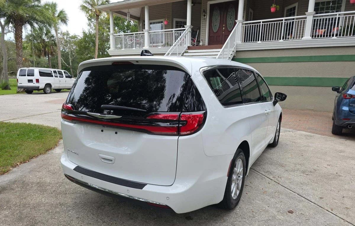 2025 CHRYSLER PACIFICA SELECT 121.6" WB 4