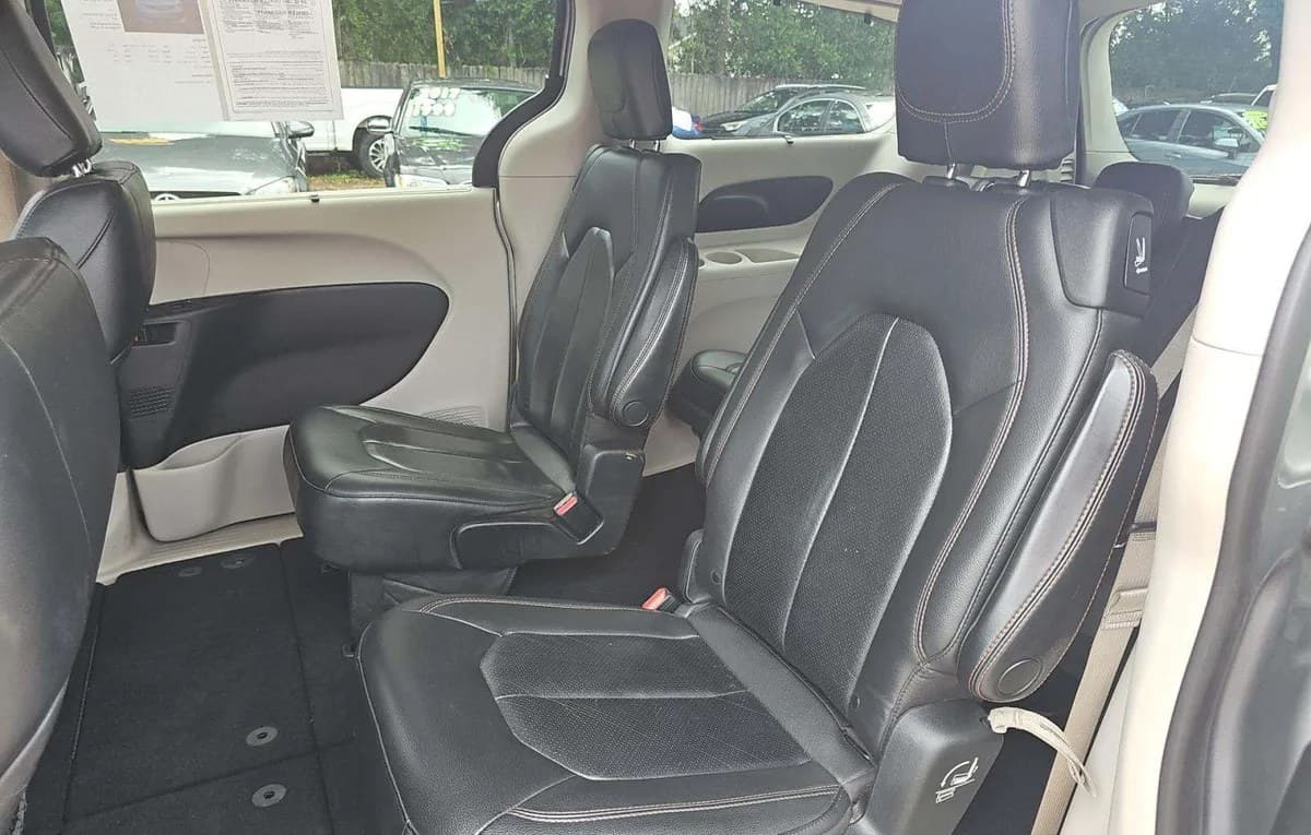 2020 CHRYSLER PACIFICA TOURING L 121.6" WB 7