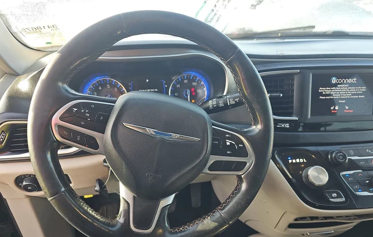 2020 CHRYSLER PACIFICA TOURING L 121.6" WB 7