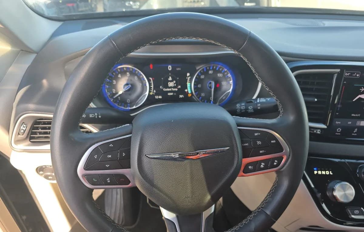 2023 CHRYSLER PACIFICA TOURING L 121.6" WB 7