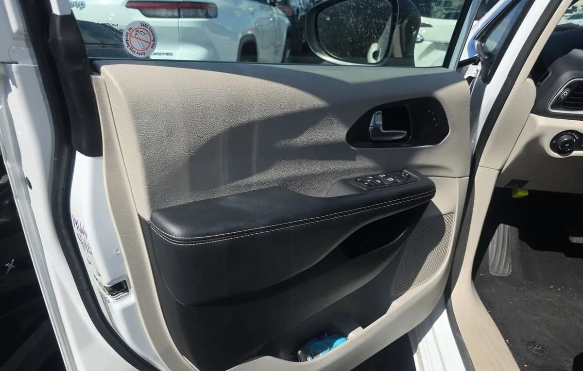 2023 CHRYSLER PACIFICA TOURING L 121.6" WB 6