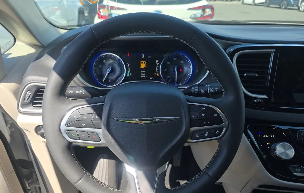2023 CHRYSLER PACIFICA TOURING L 121.6" WB 7