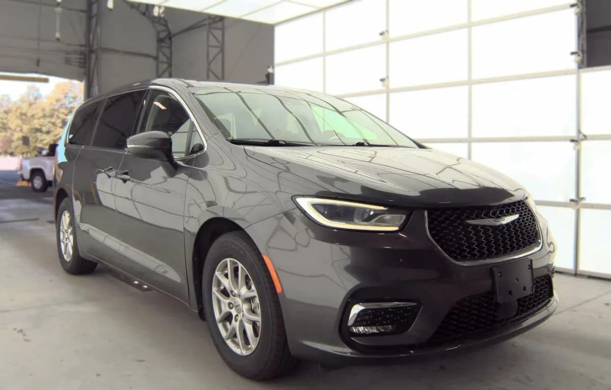 2023 CHRYSLER PACIFICA TOURING L 121.6" WB 4