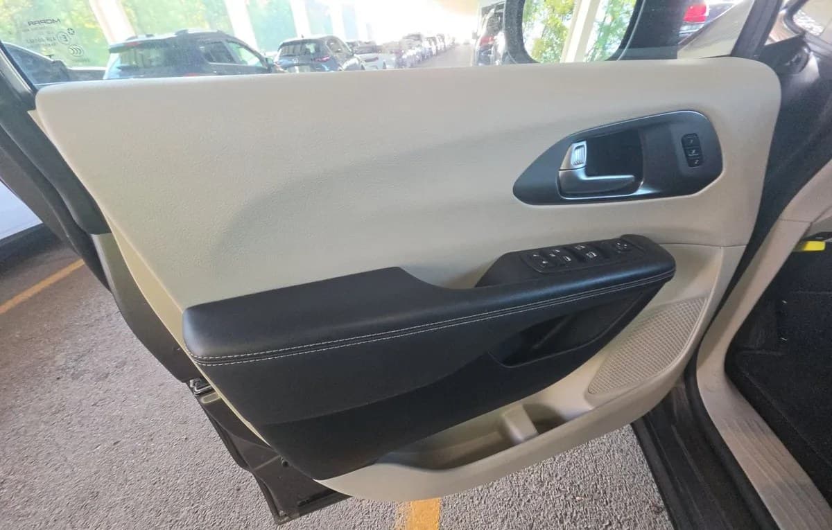 2023 CHRYSLER PACIFICA TOURING L 121.6" WB 6